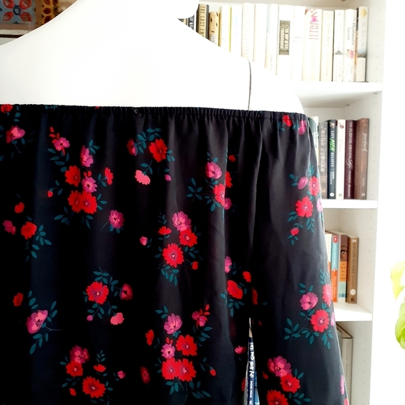 L'Academie Off the Shoulder Blouse - Picture 7 of 11